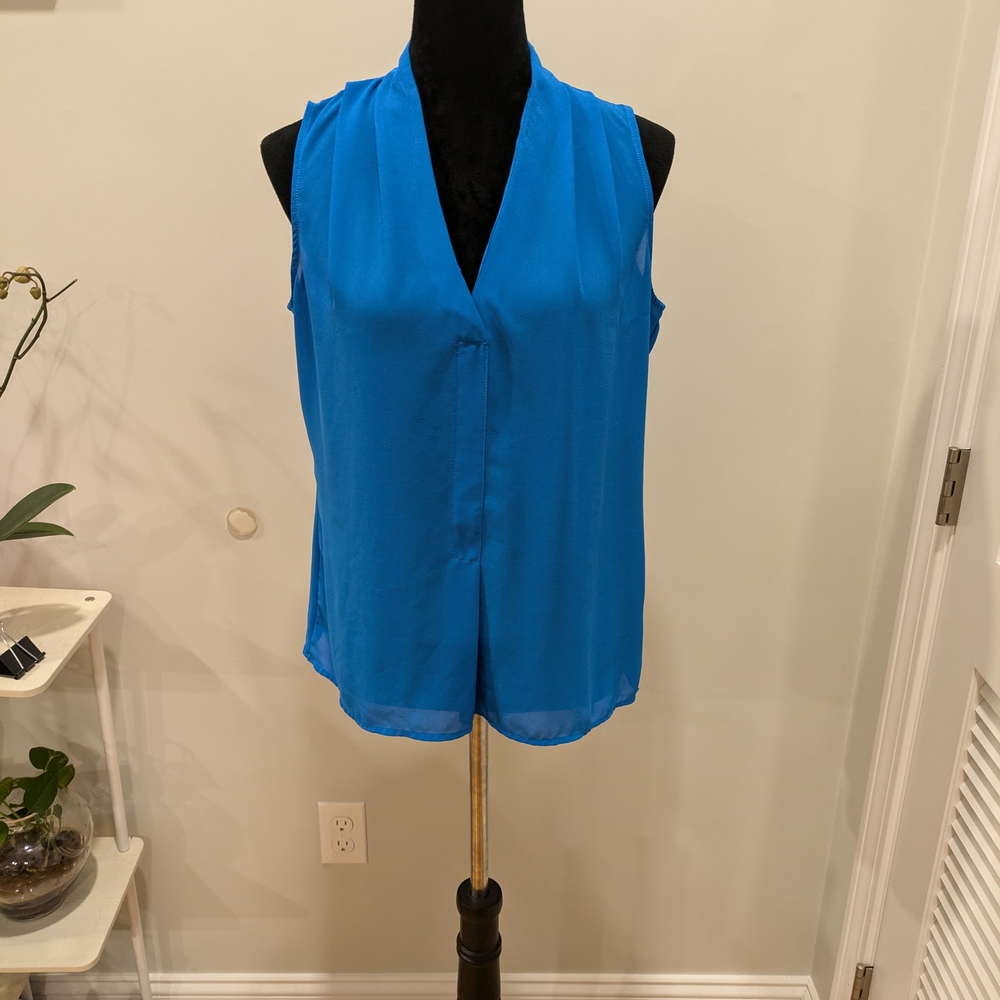Rose & Olive Blue Sleeveless V-Neck Blouse Size Medium